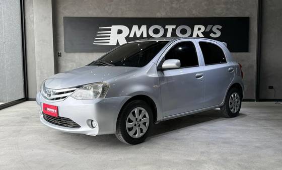 TOYOTA ETIOS 1.3 XS 16V FLEX 4P MANUAL TOYOTA ETIOS 1.3 XS 16V FLEX 4P MANUAL